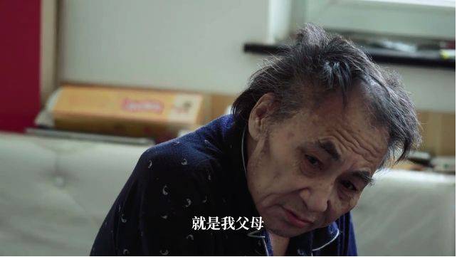 北京大爷半年骂跑20个保姆，90后女孩杰茜请保姆照顾瘫痪的爸爸